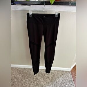 NWOT Old Navy Black Leggings / Yoga Pants - Size M